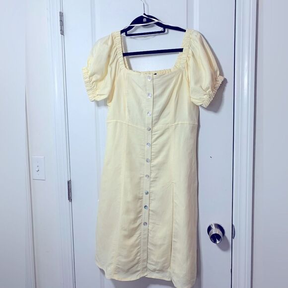 Forever 21 Dresses & Skirts - NWT Forever 21 Yellow Button Down Short Sleeved Midi Dress with slit size M